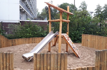 speeltoren driehoek robinia.jpg